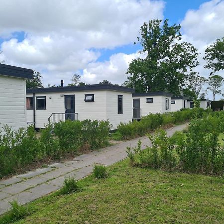 Holiday Chalet Basic Apartment Hensbroek Exterior photo
